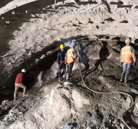 海城拱顶带模注浆料的施工流程及注意事项